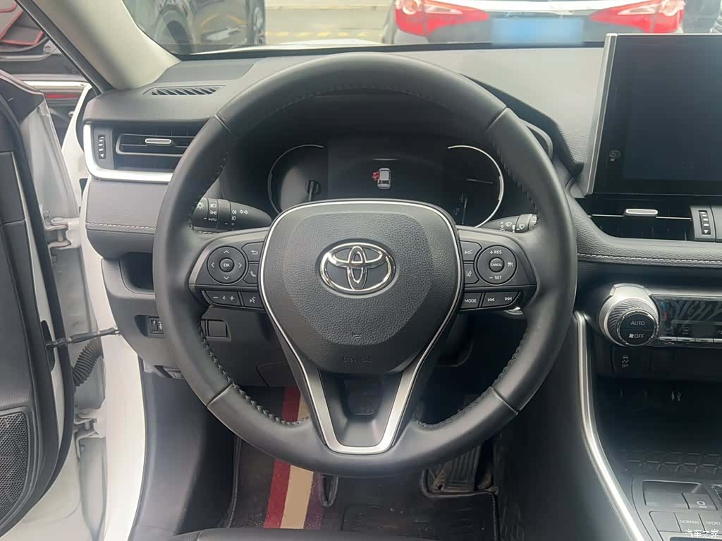 Toyota RAV4, 2023 12