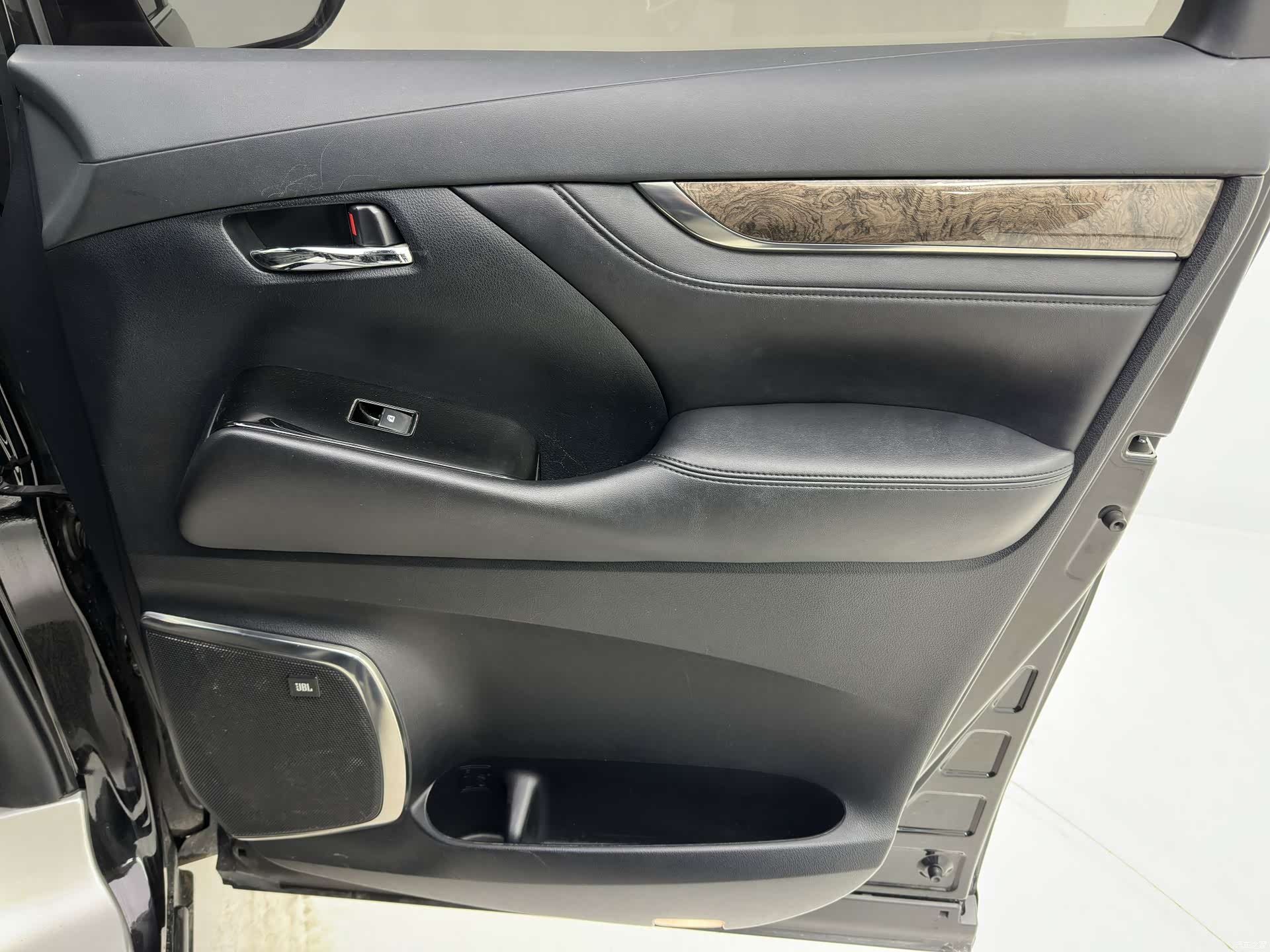 Toyota Alphard, 2019 22