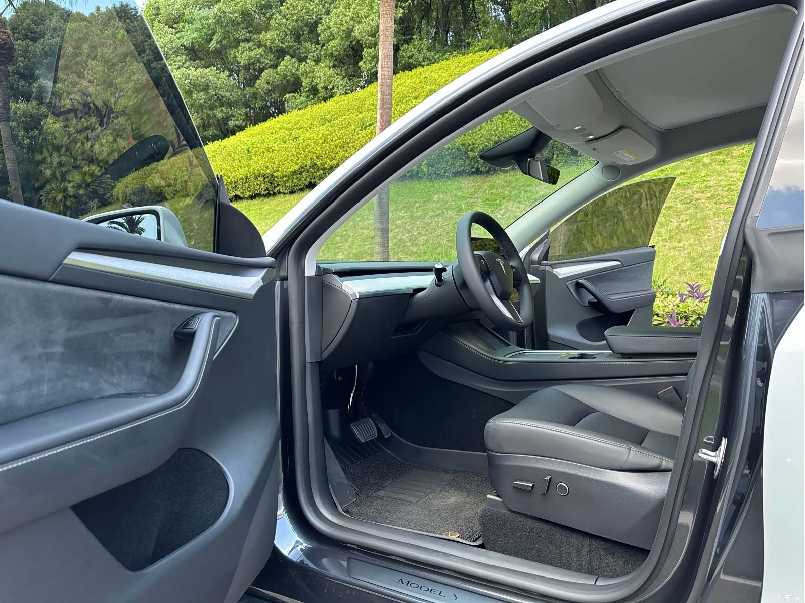 Tesla Model Y, 2024 8