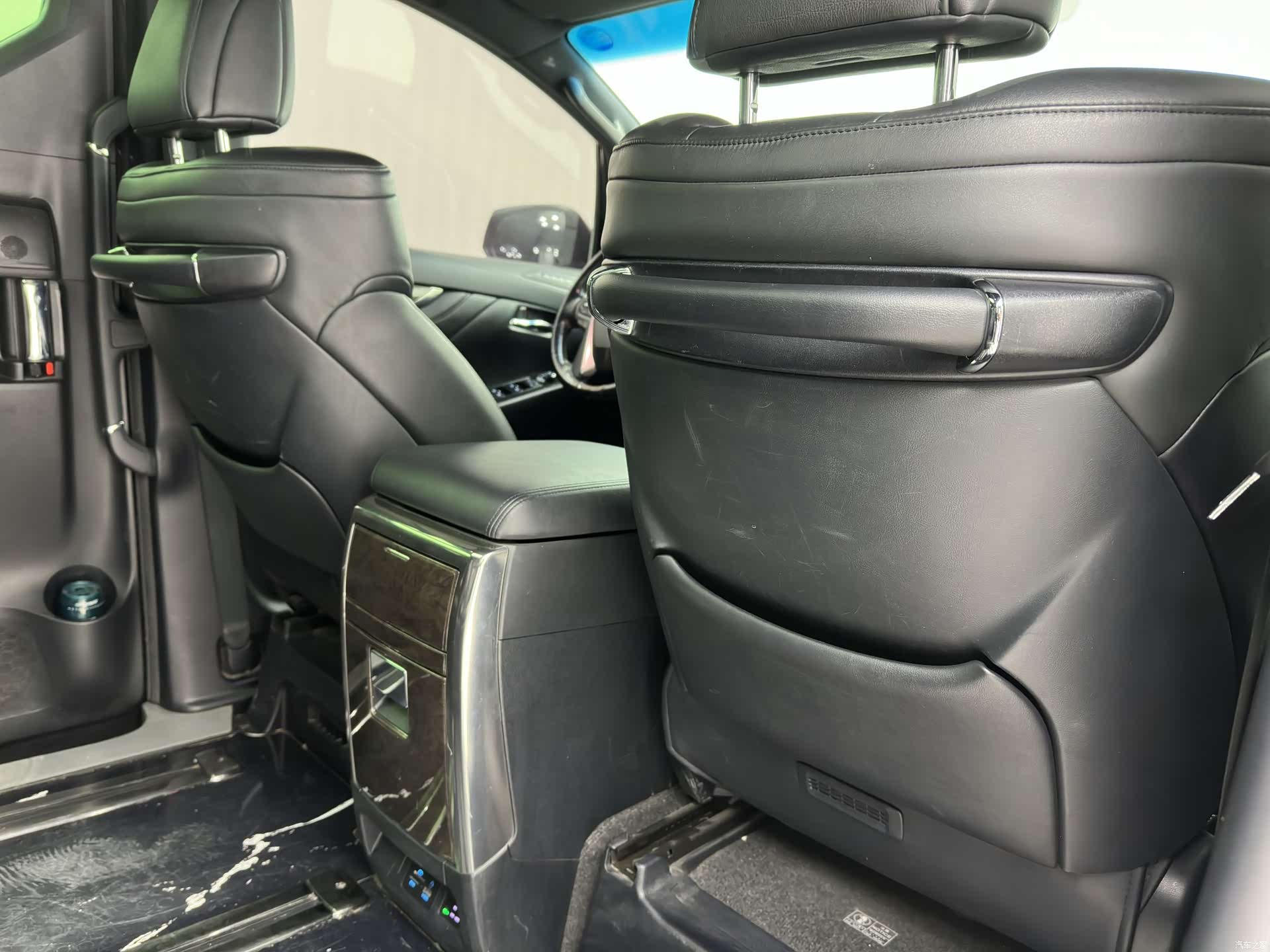 Toyota Alphard, 2019 23