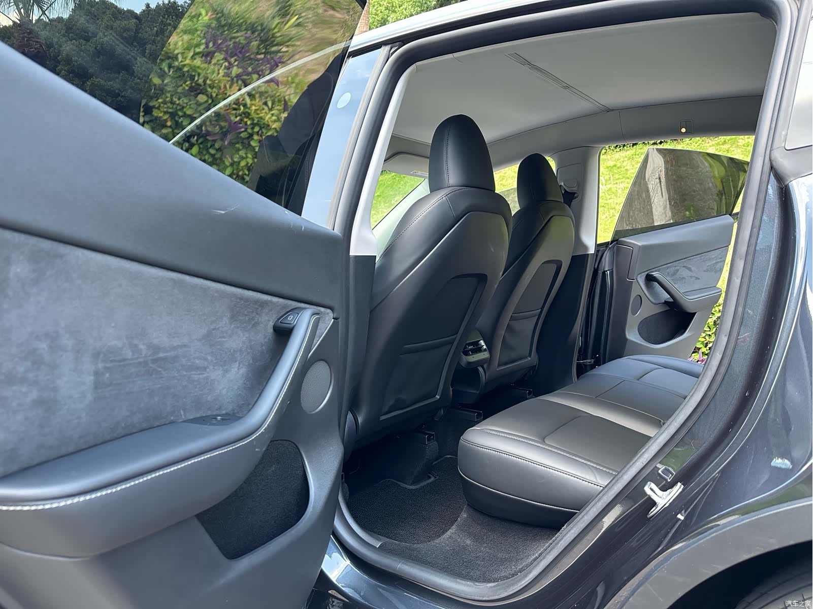 Tesla Model Y, 2024 9