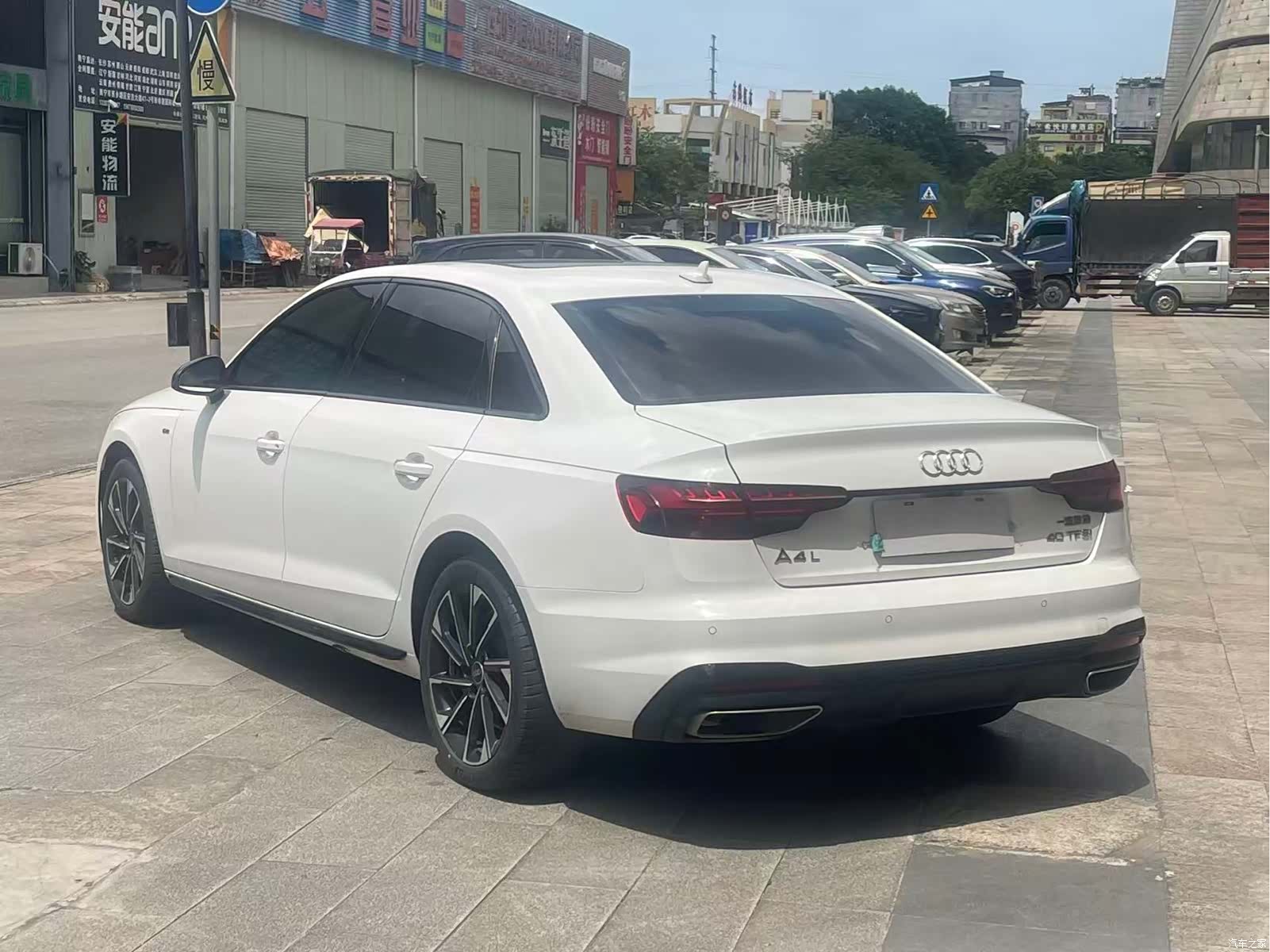 Audi A4L, 2023 все фото