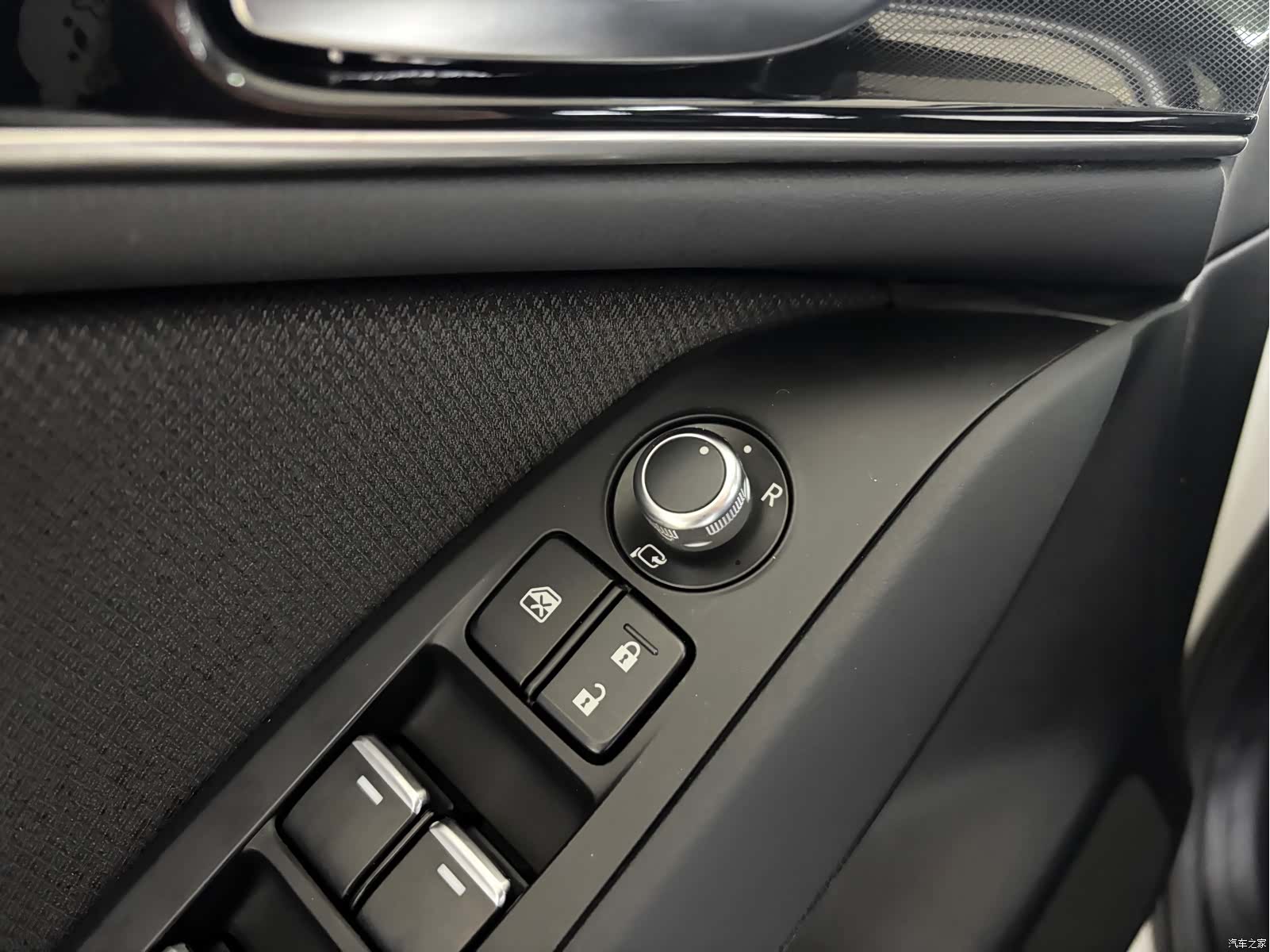 Mazda CX-4, 2023 15