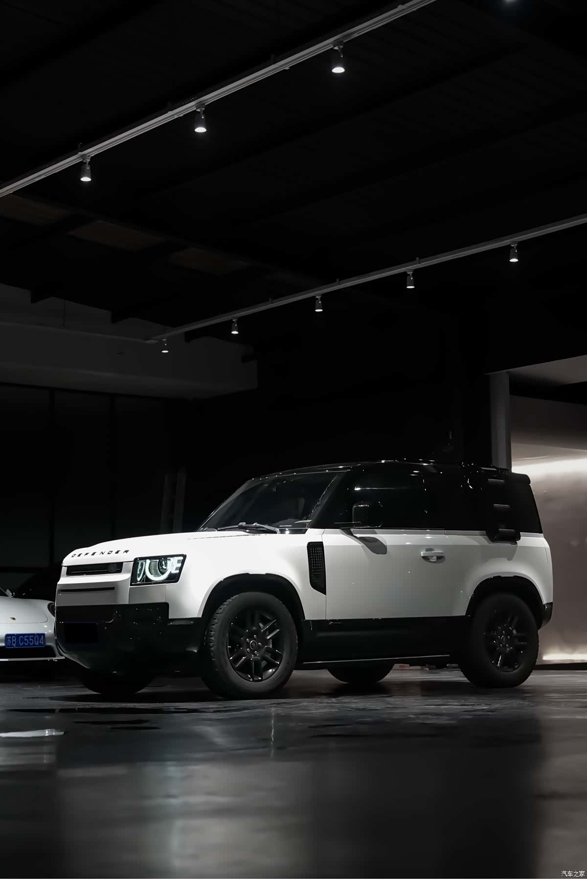 Land Rover Defender, 2021 3