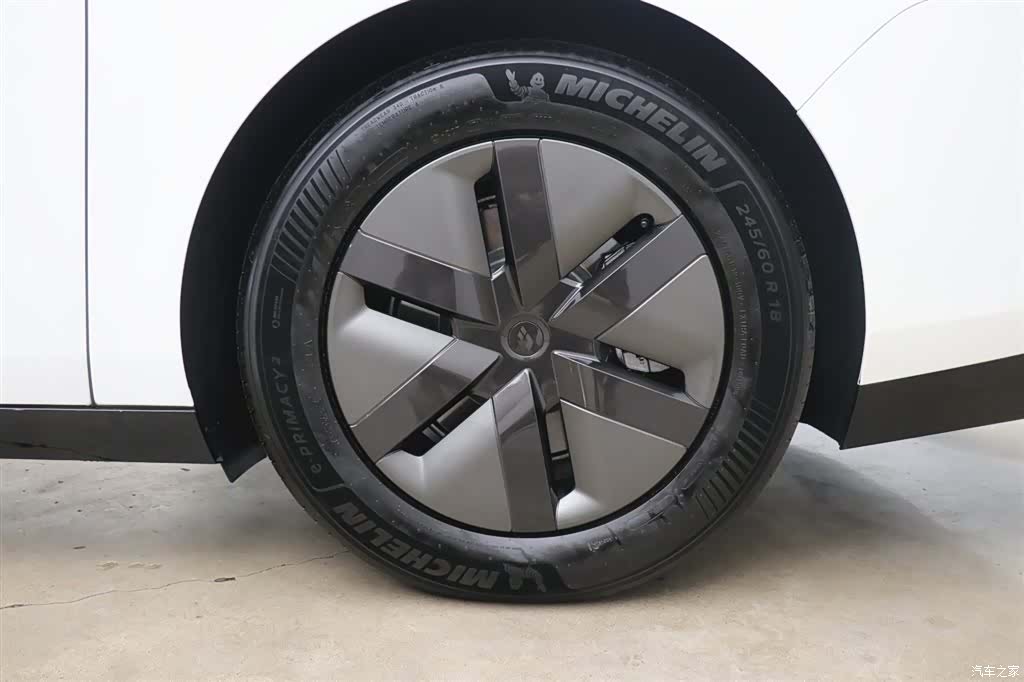 Li Auto MEGA, 2025 36
