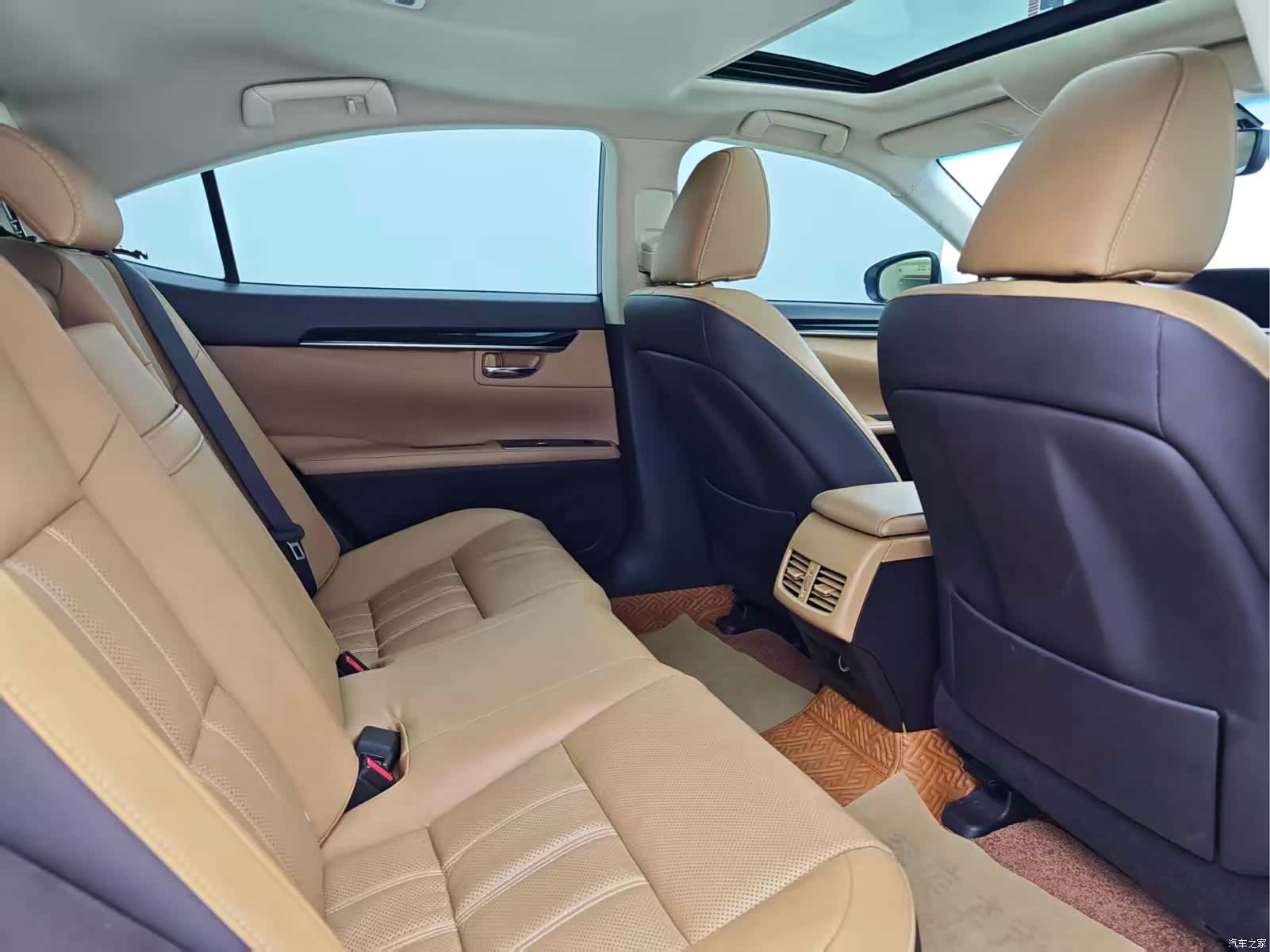 Lexus ES, 2016 4