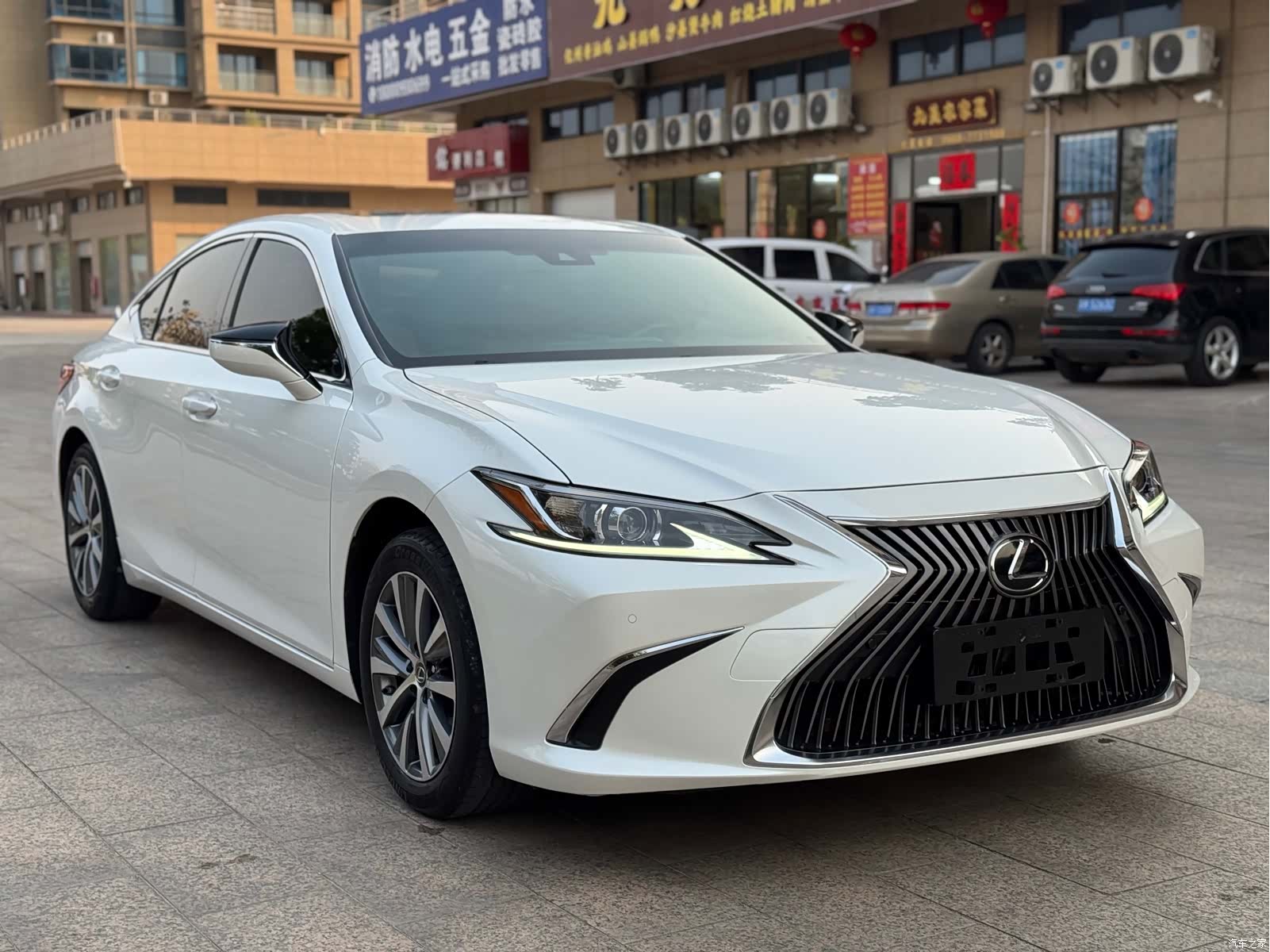 Lexus ES, 2019 3