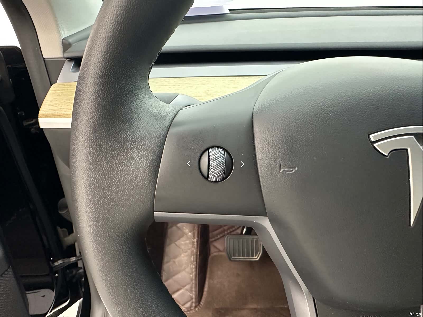 Tesla Model Y, 2023 16