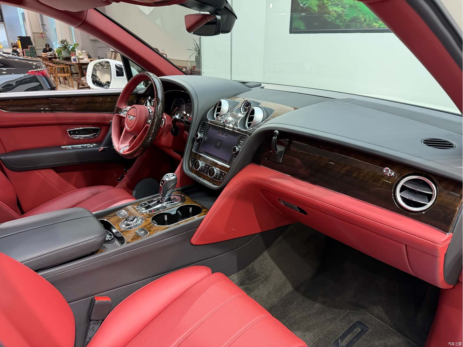Bentley Bentayga, 2020 8