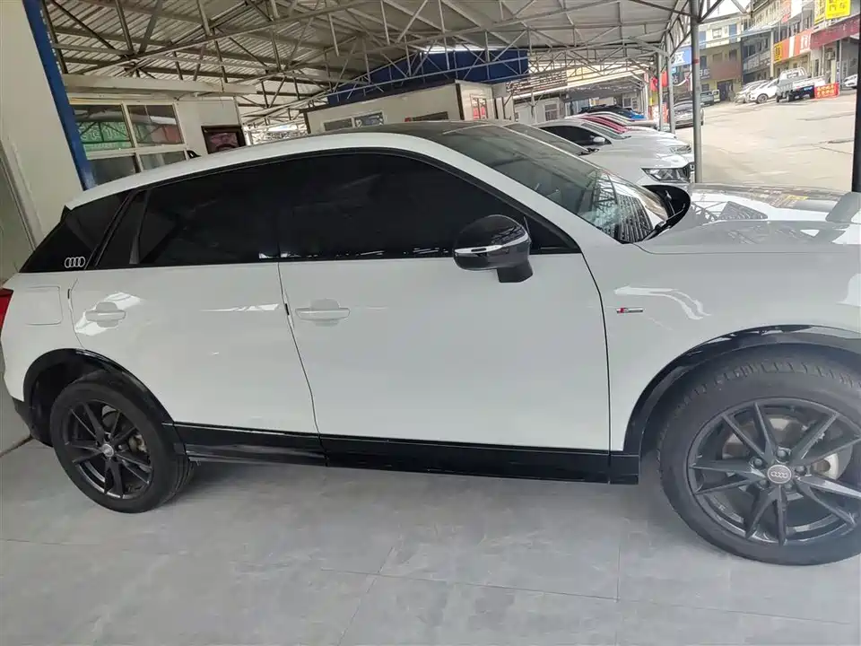 Audi Q2L