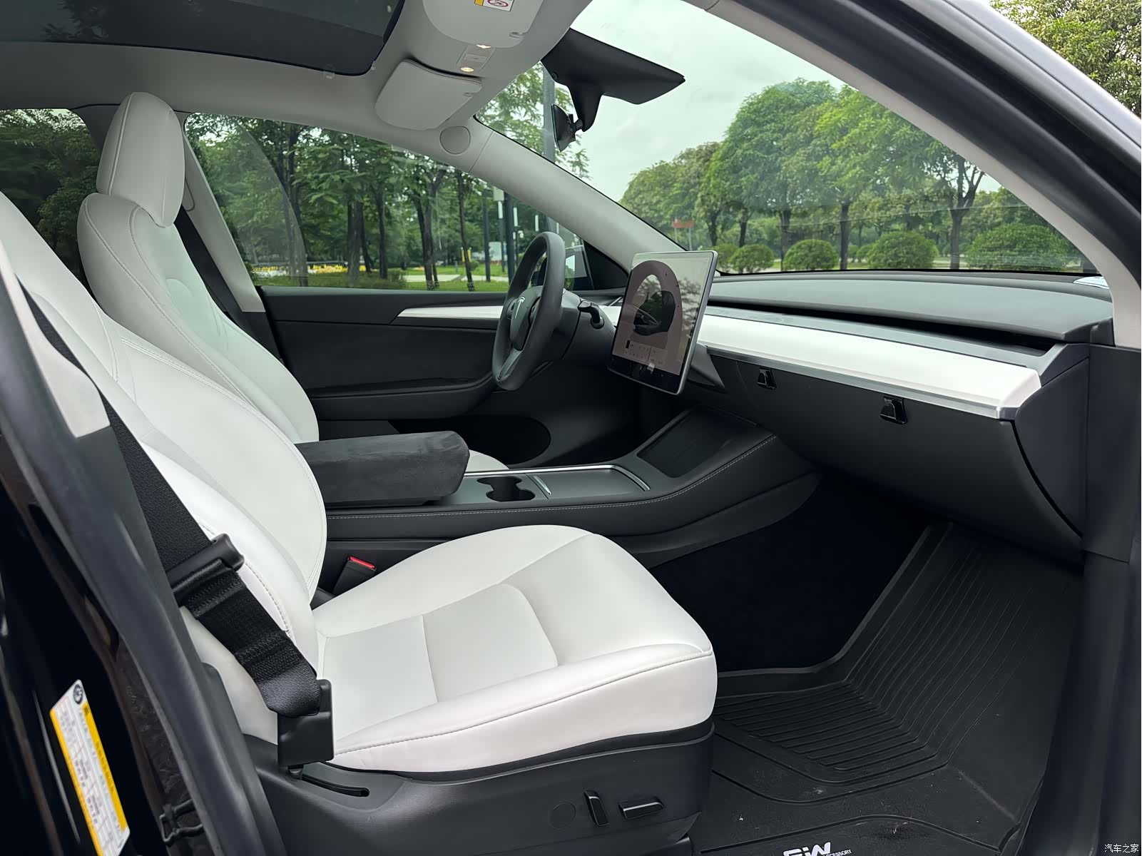 Tesla Model Y, 2022 14