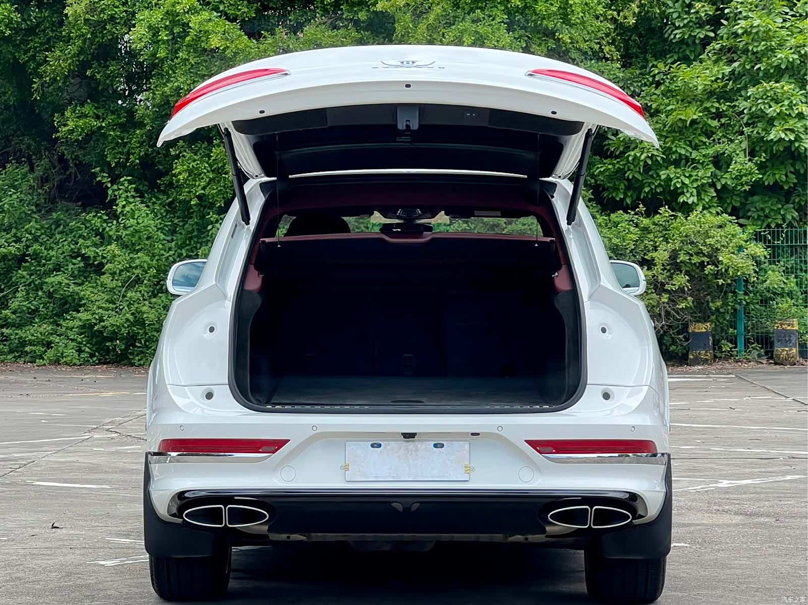 Bentley Bentayga, 2021 9