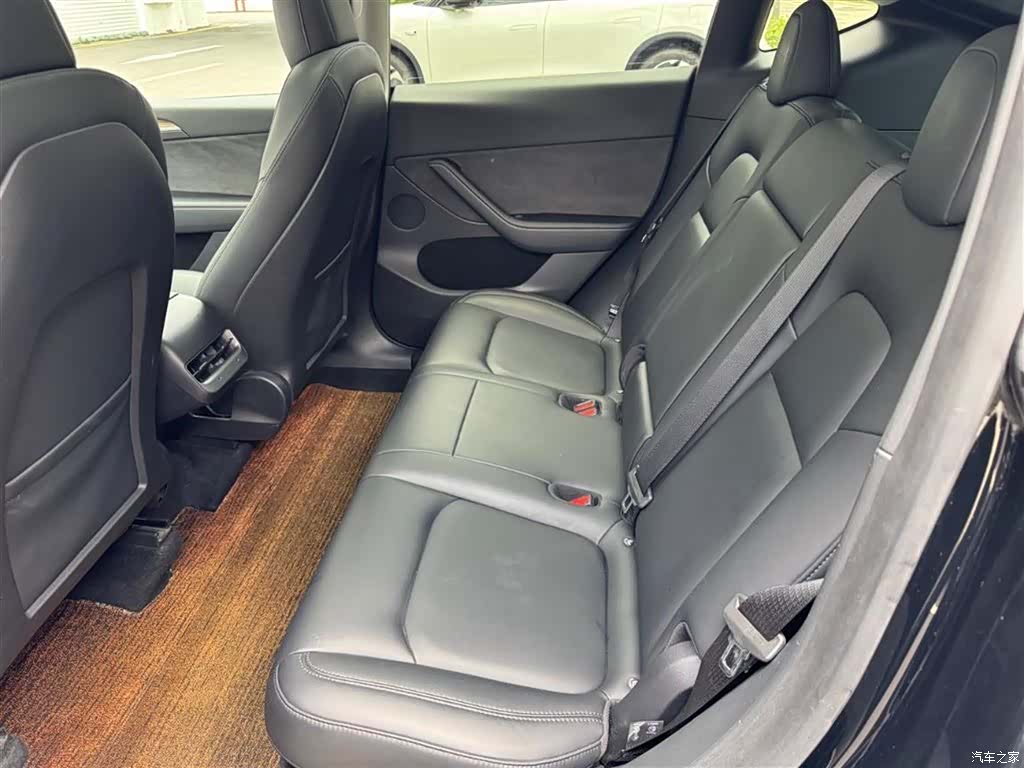 Tesla Model Y, 2021 все фото