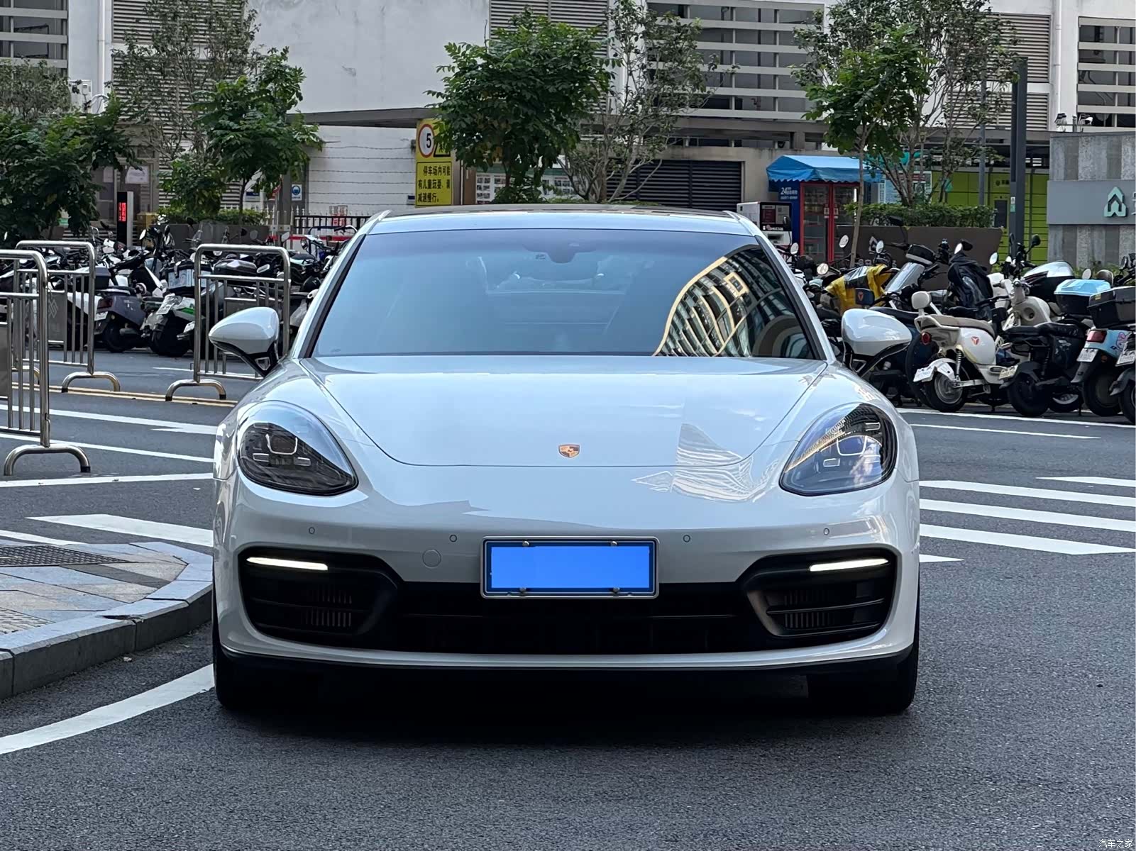 Porsche Panamera, 2022 2
