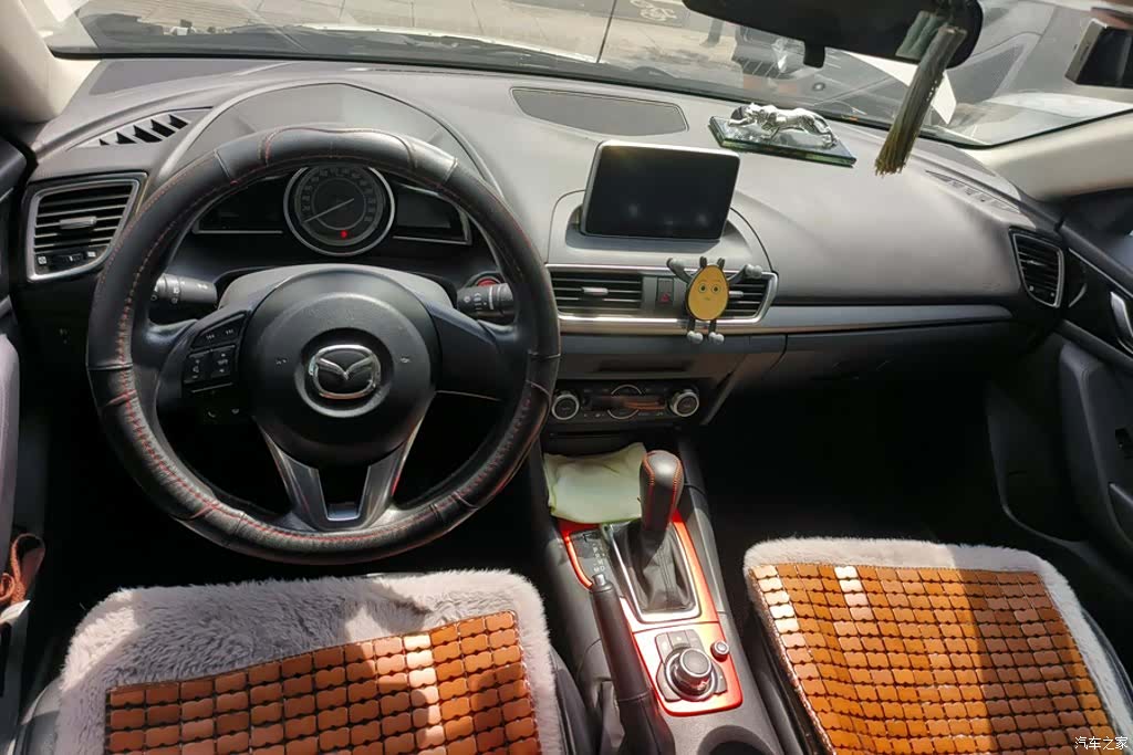 Mazda Mazda3, 2015 12
