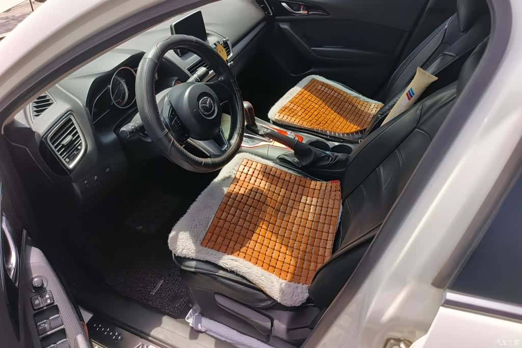 Mazda Mazda3, 2015 9