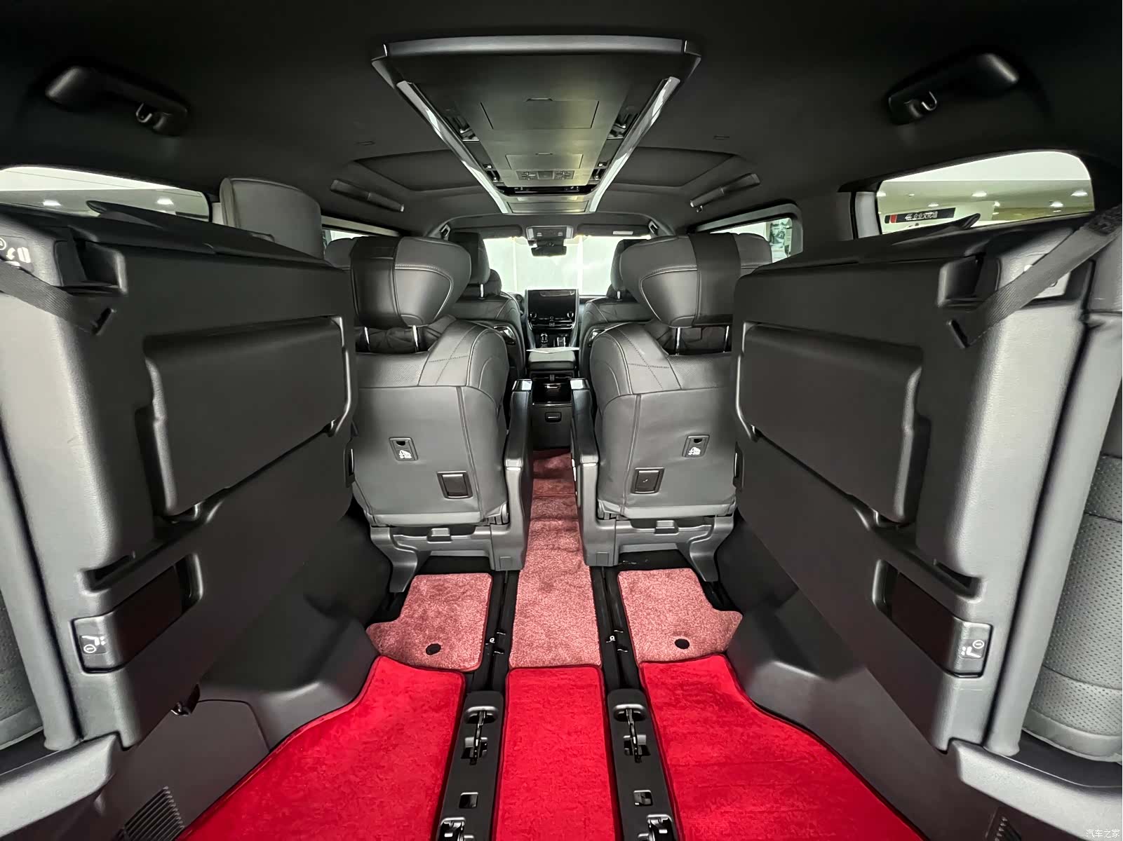 Toyota Vellfire, 2024 9