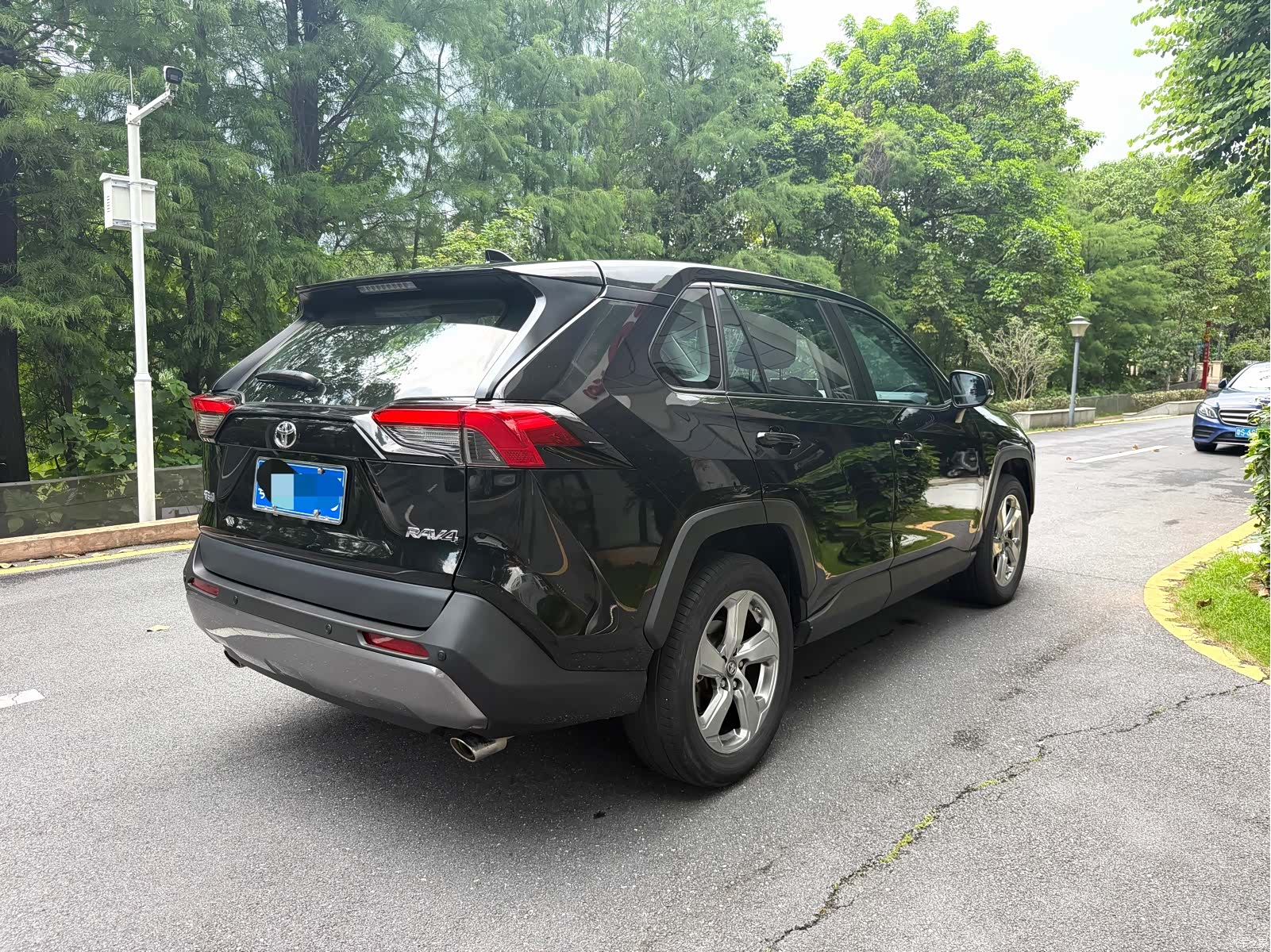 Toyota RAV4, 2022 все фото