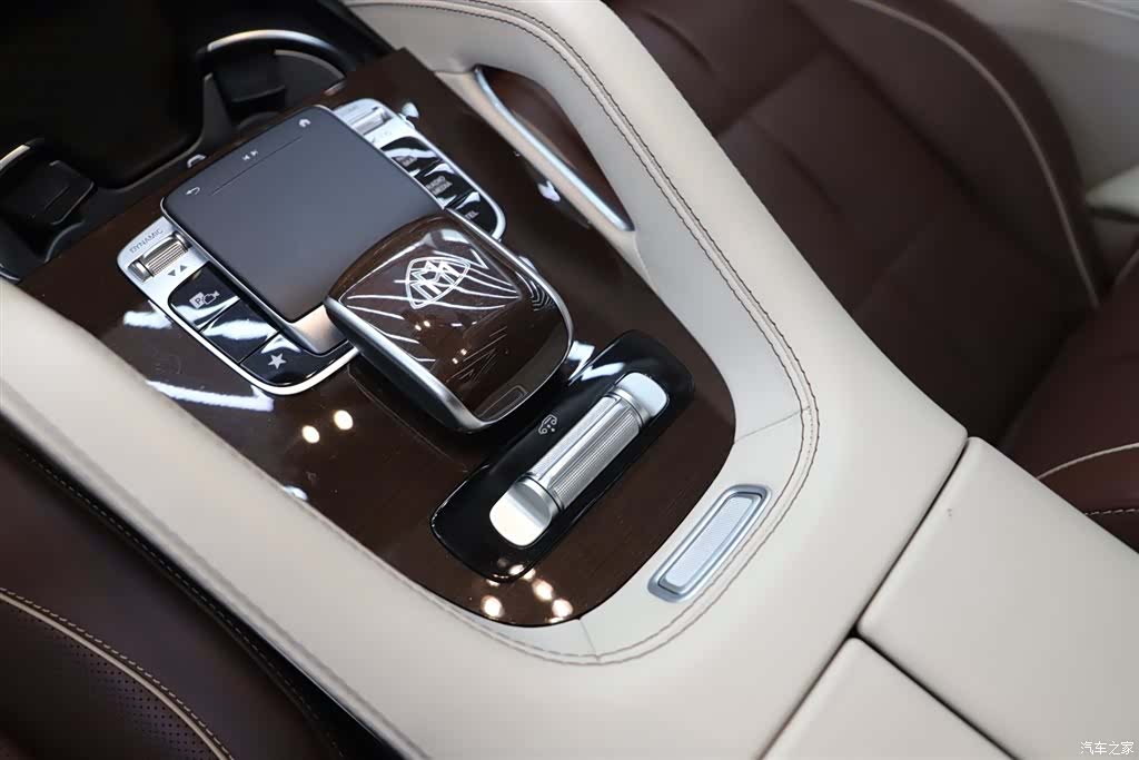 Maybach GLS, 2022 10