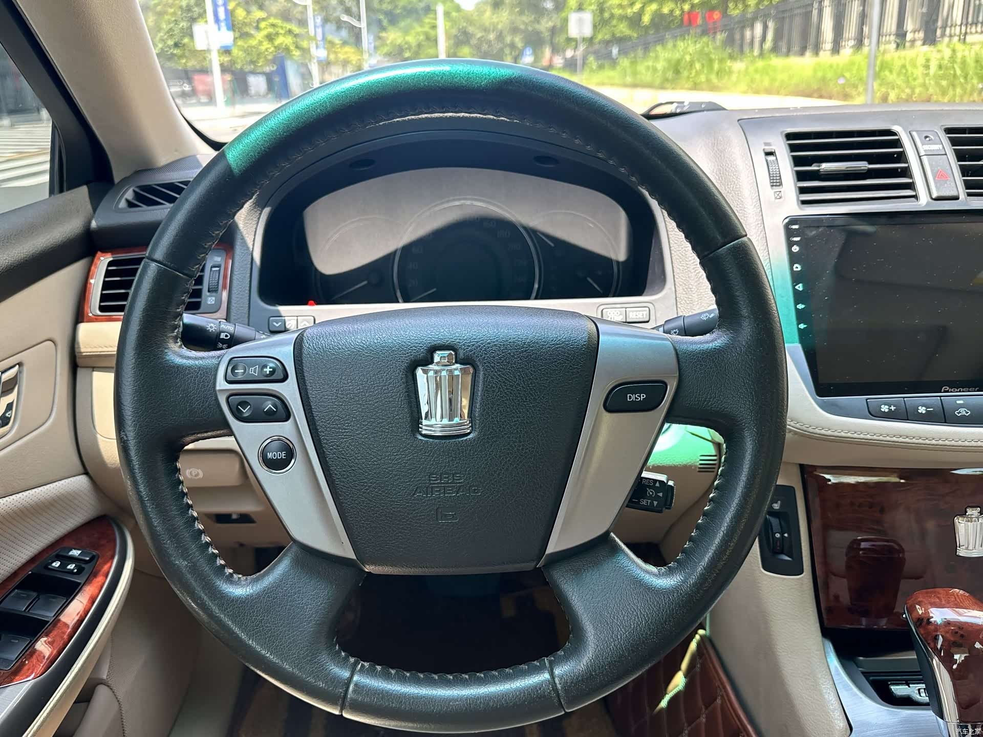 Toyota Crown, 2015 10
