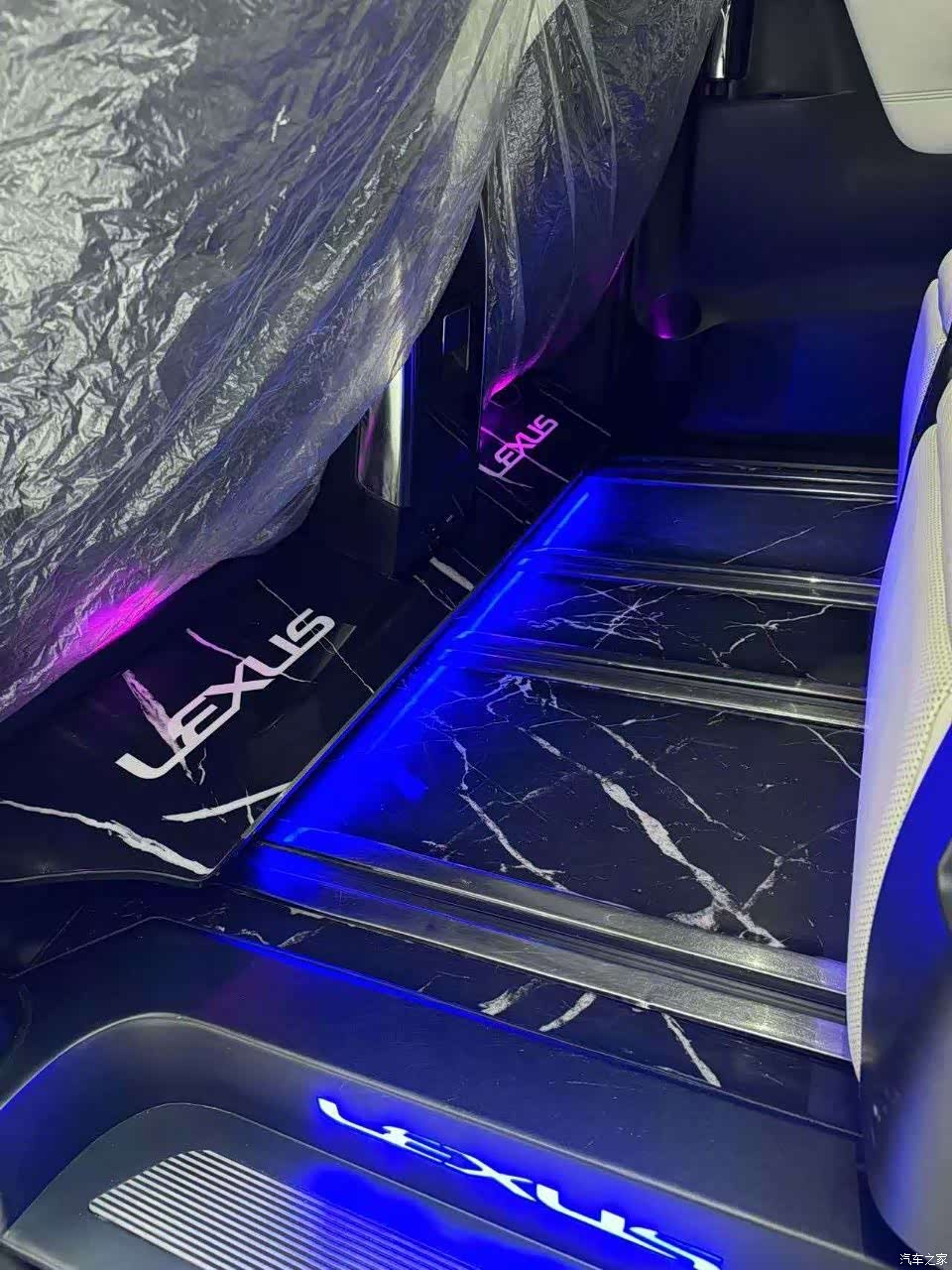 Lexus LM, 2020 10