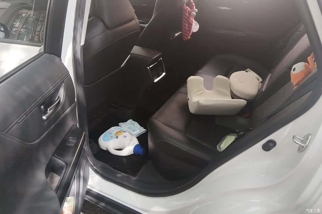 Toyota Venza, 2022 11