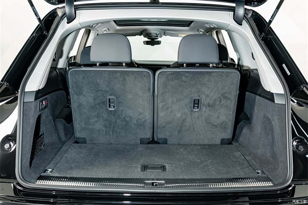 Audi Q7, 2025 24