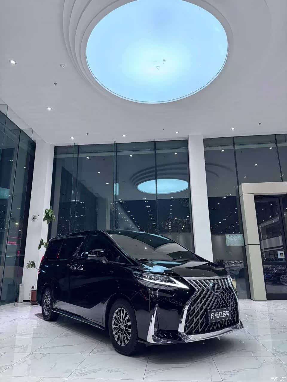 Lexus LM, 2020 3