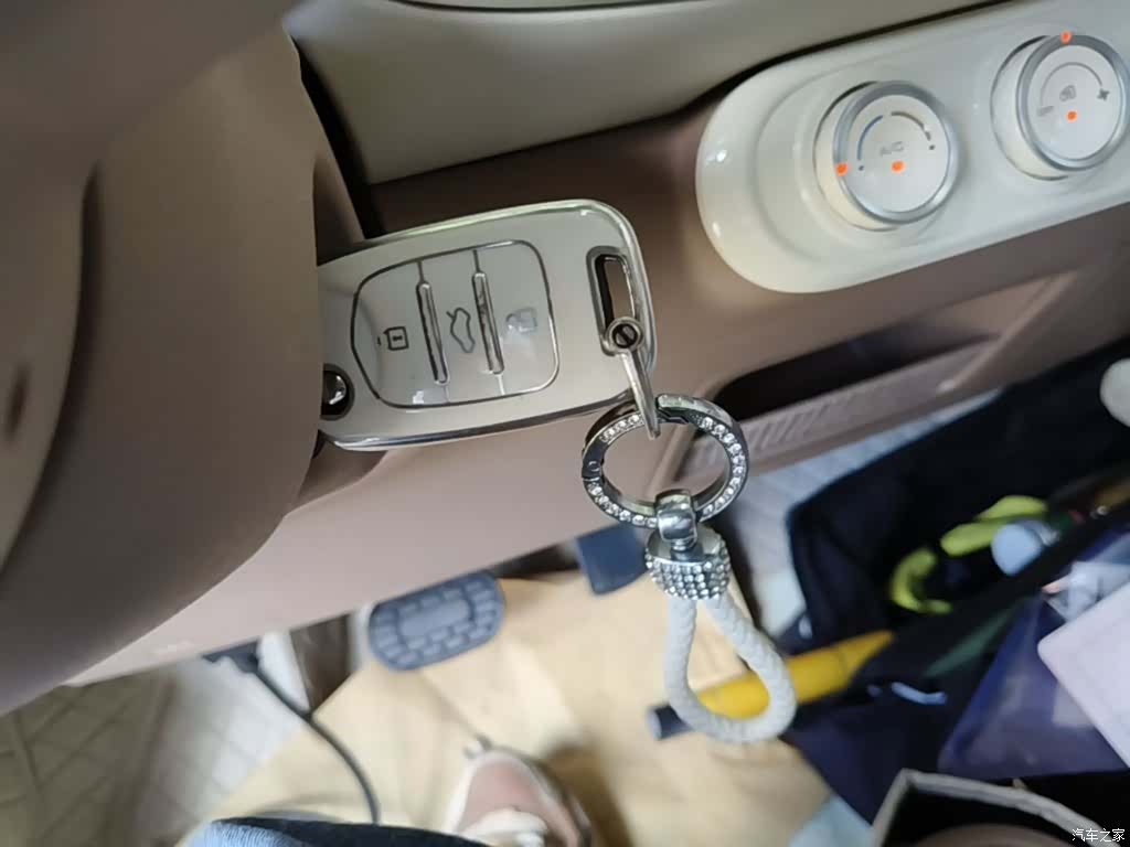 Wuling MINIEV, 2025 9