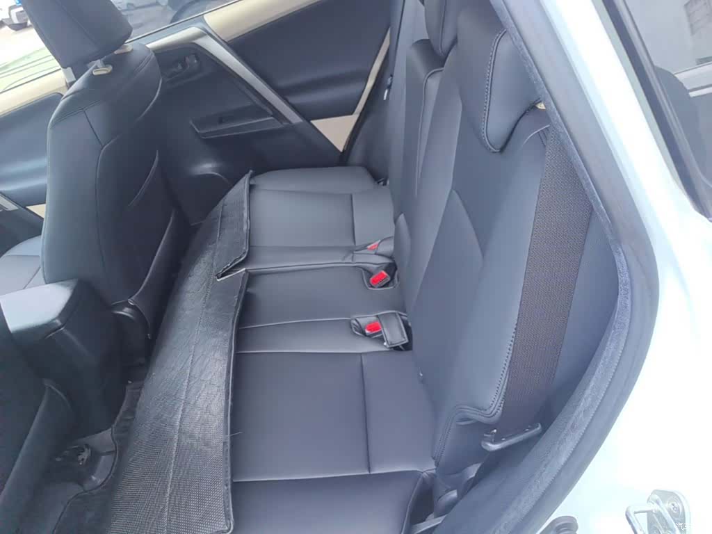 Toyota RAV4, 2015 17