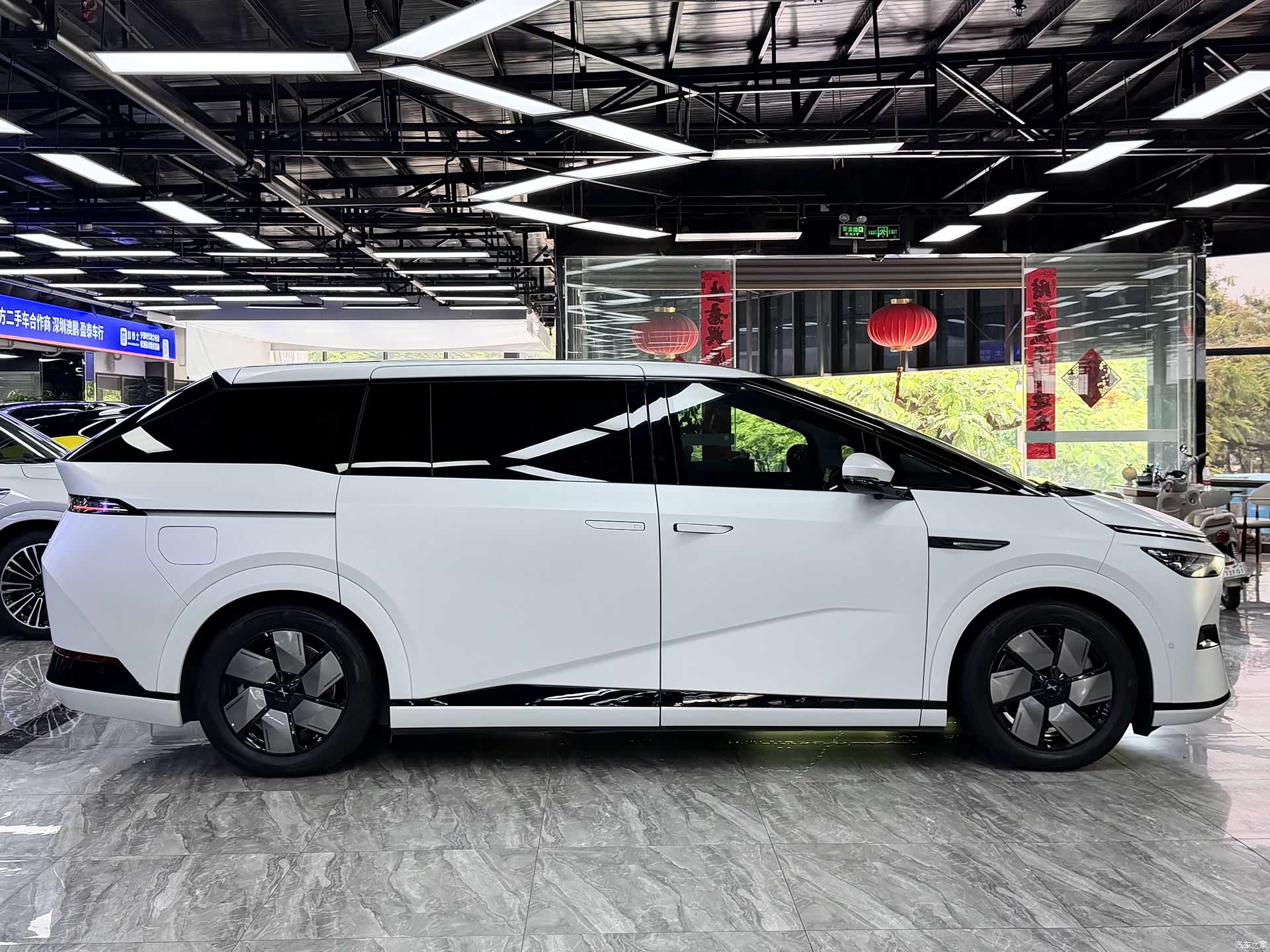 Xpeng X9, 2024 4