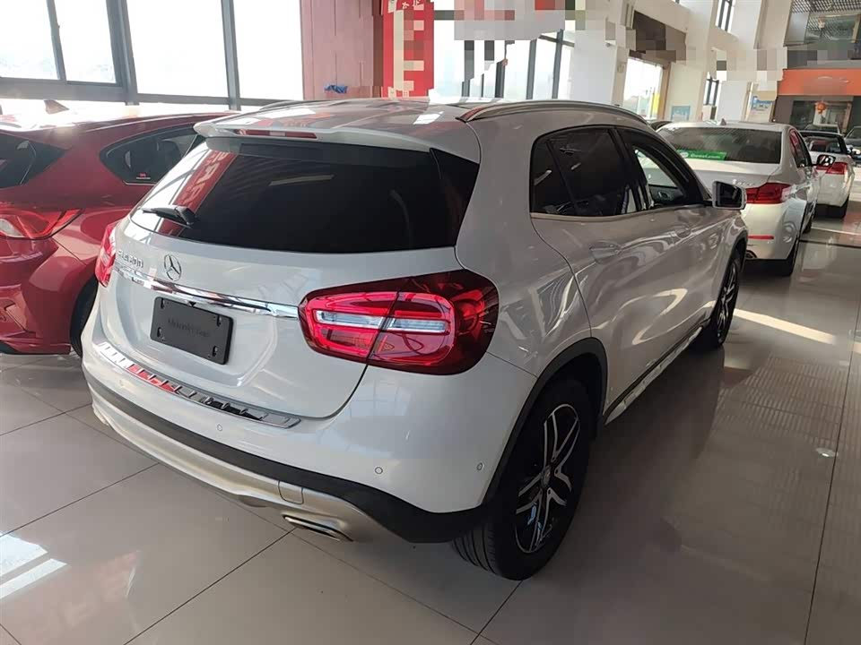 Mercedes-Benz GLA