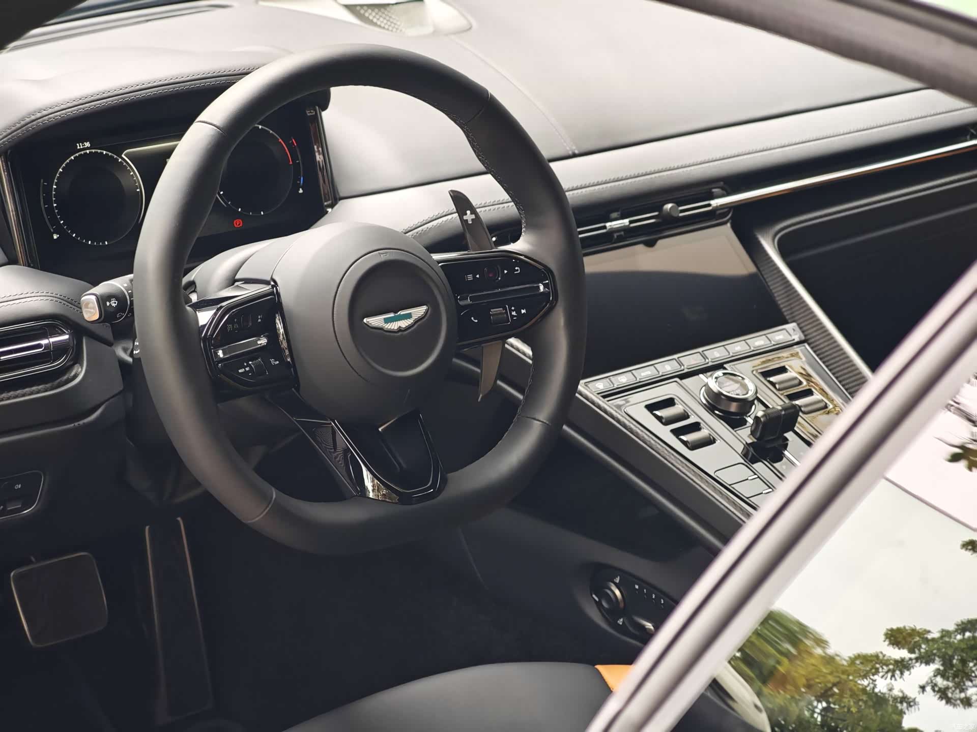 Aston Martin DB12, 1900 12