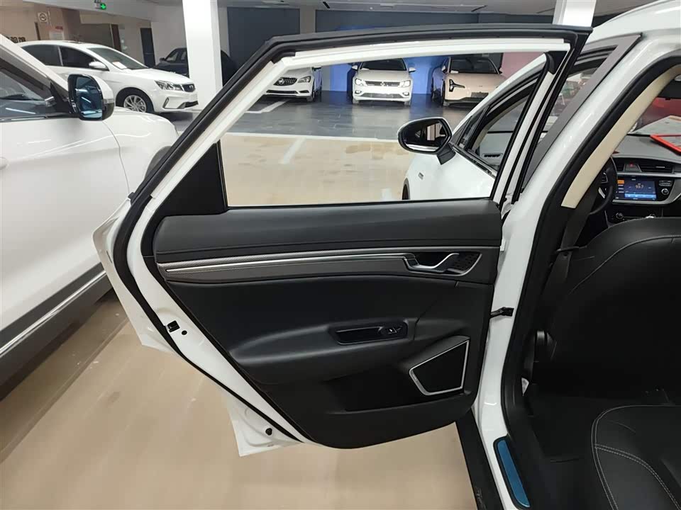Geely Emgrand GS