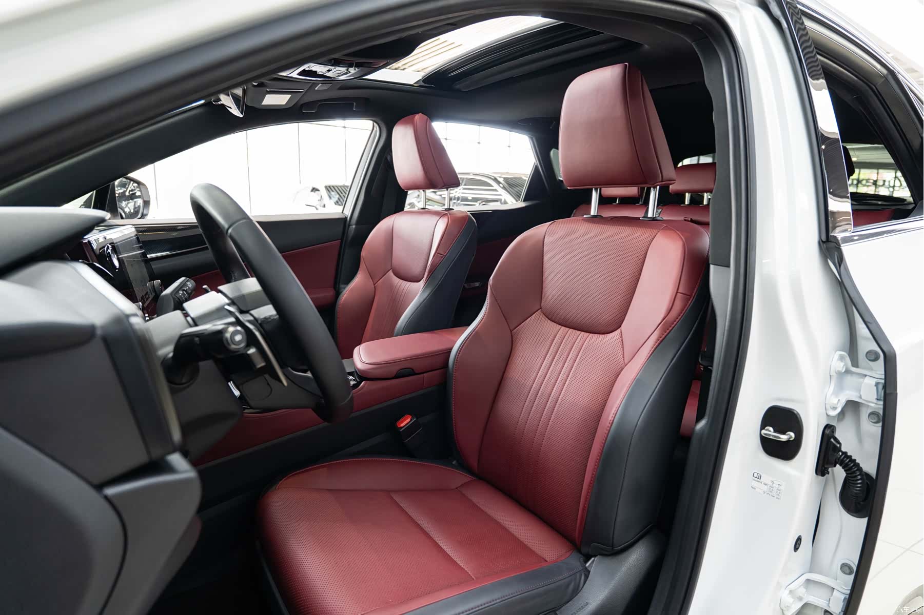 Lexus NX, 2022 11