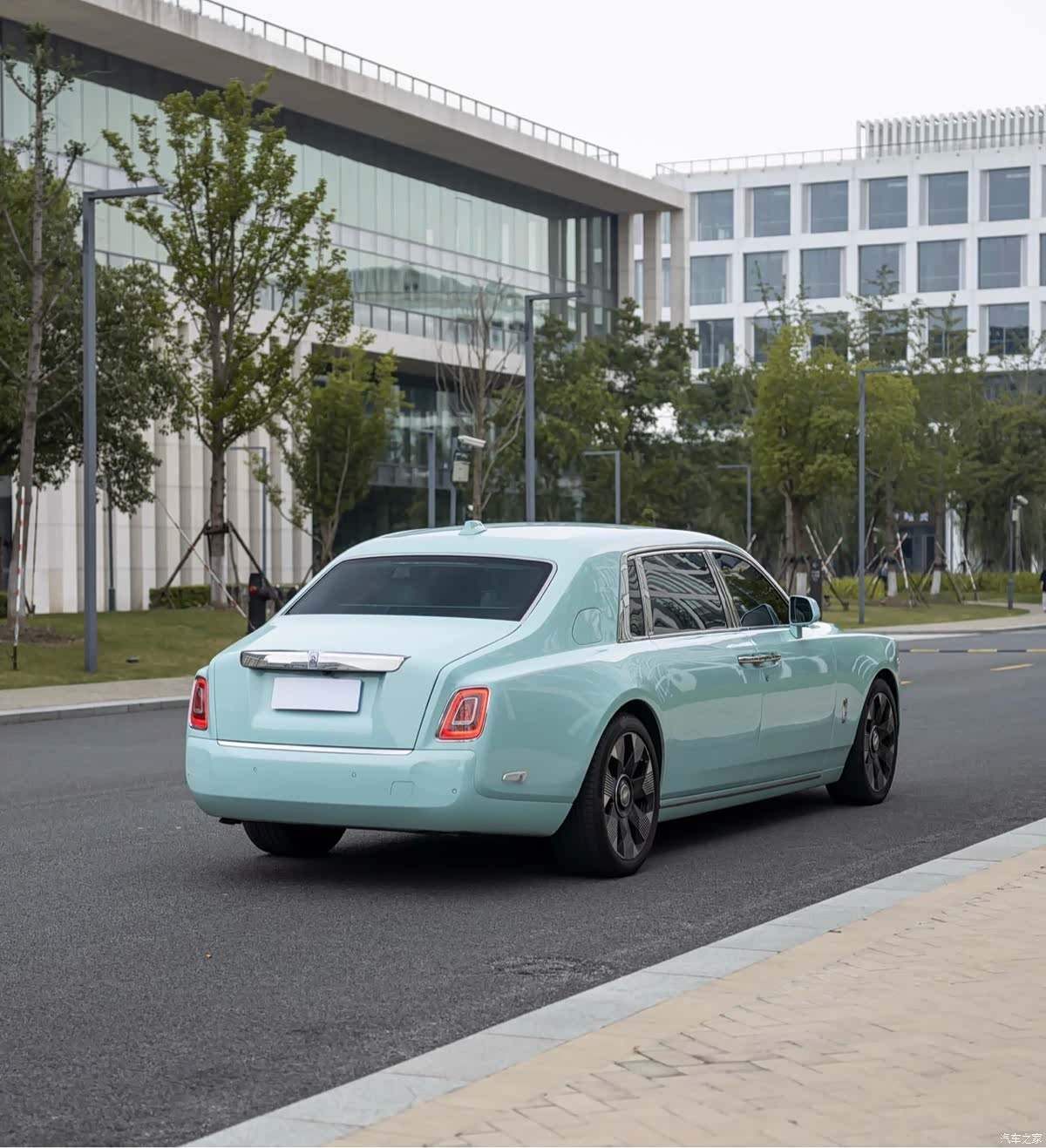 Rolls-Royce Phantom, 2024 4