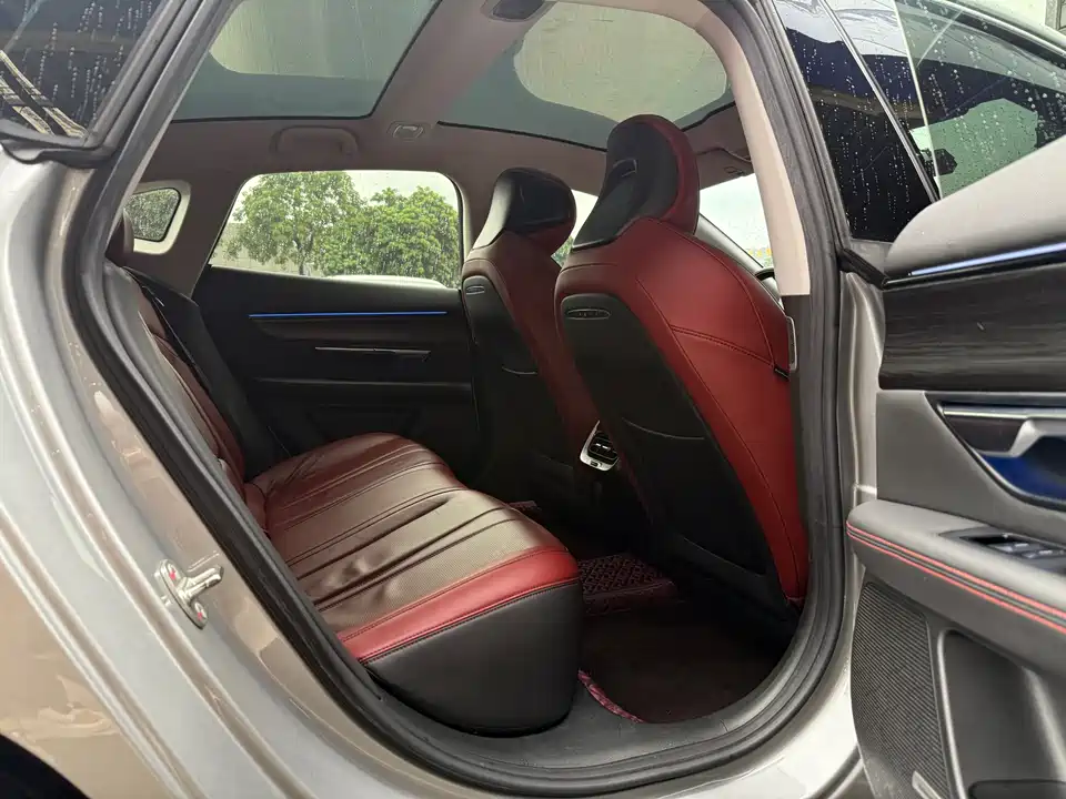 XPENG P7