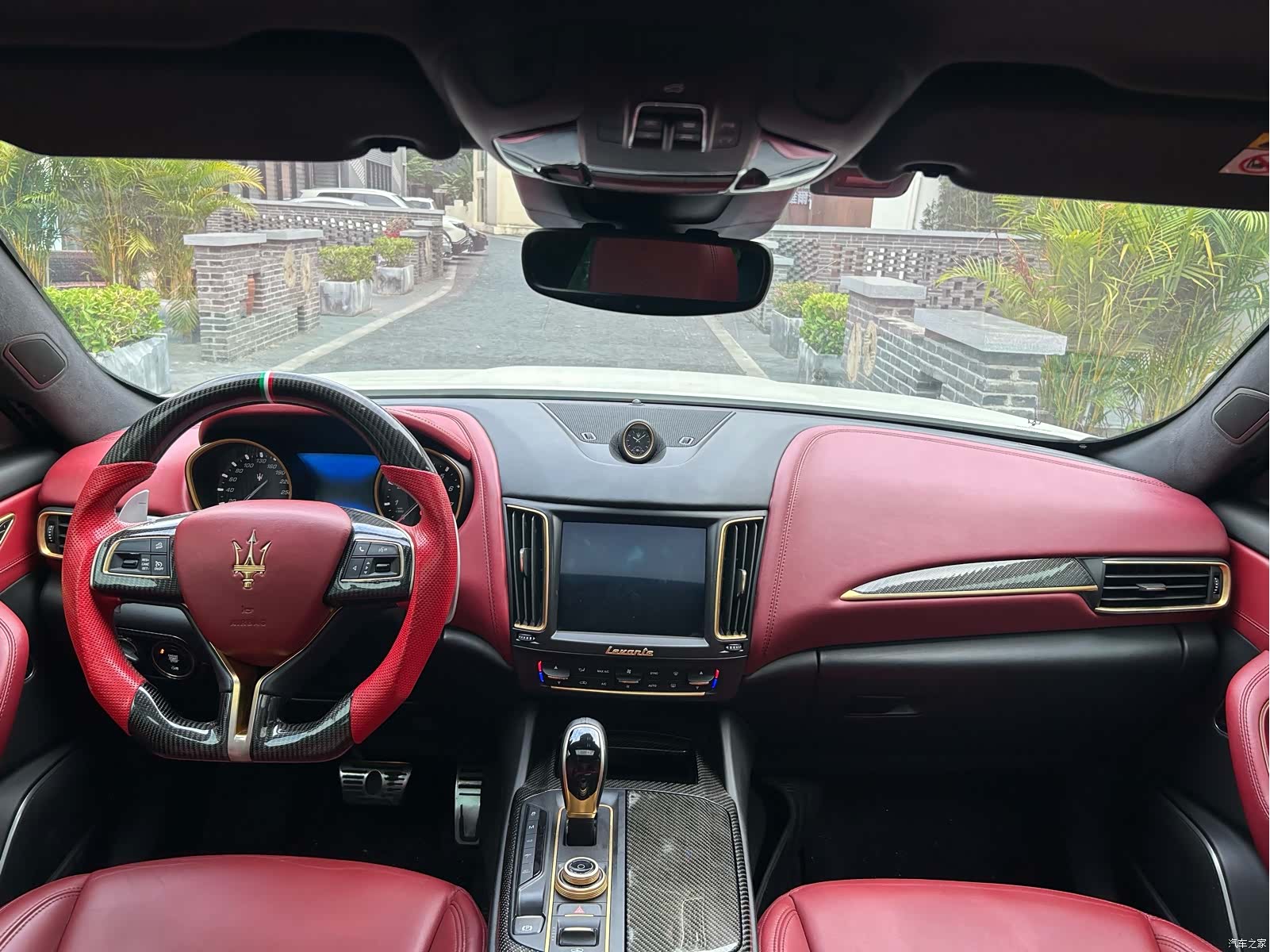 Maserati Levante, 2019 все фото