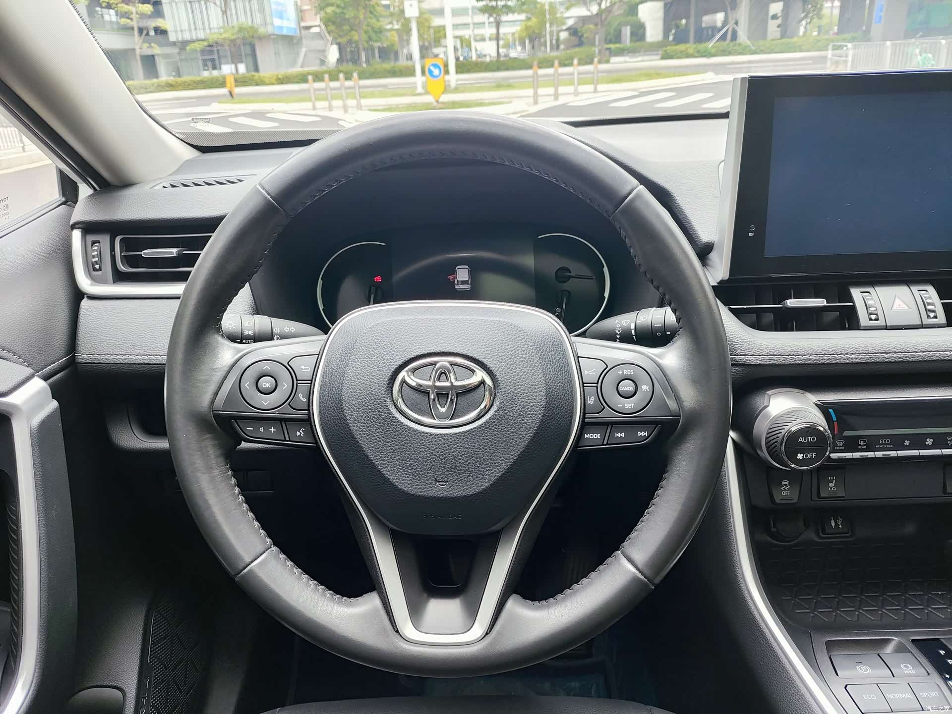 Toyota RAV4, 2023 12