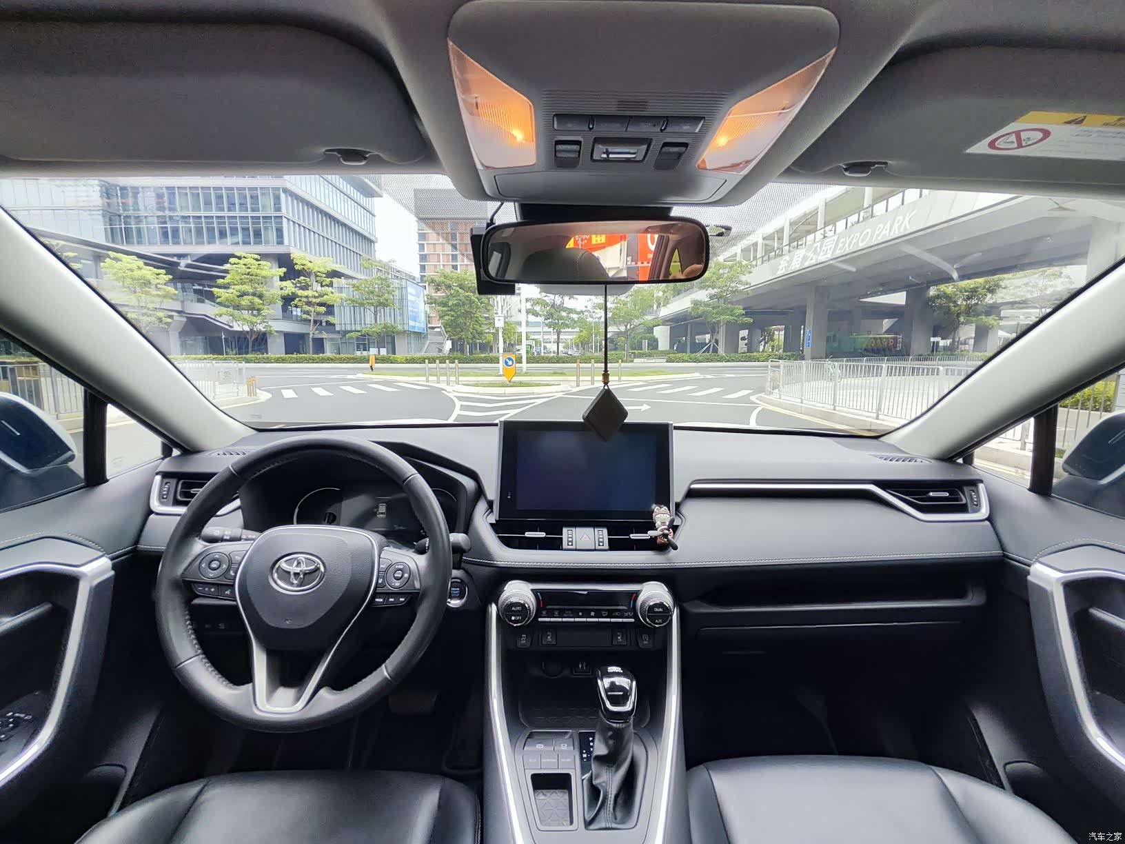Toyota RAV4, 2023 11