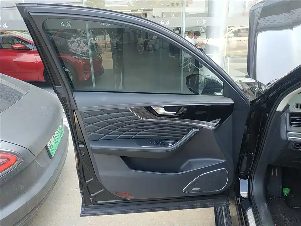 Hongqi HS5