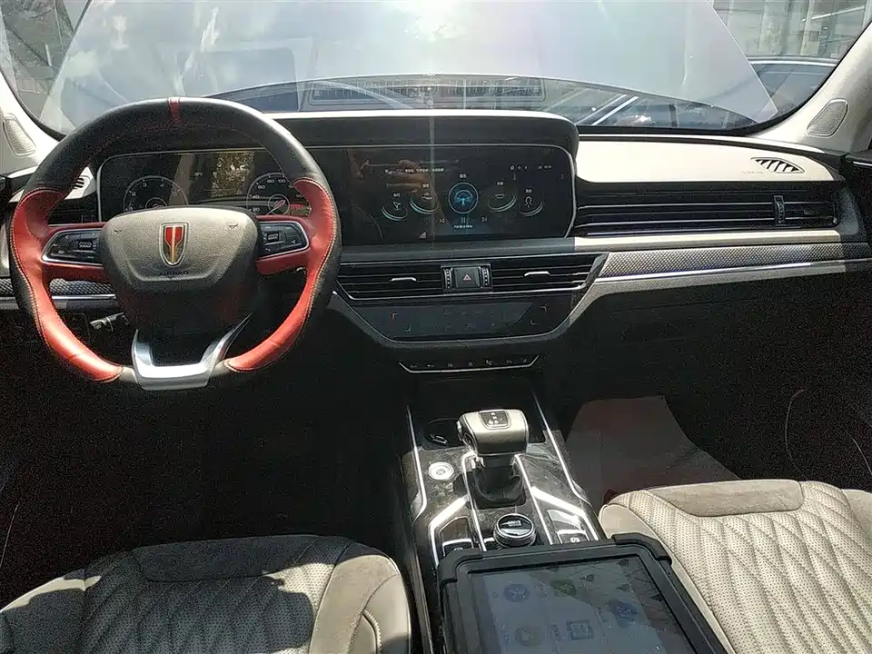 Hongqi HS5
