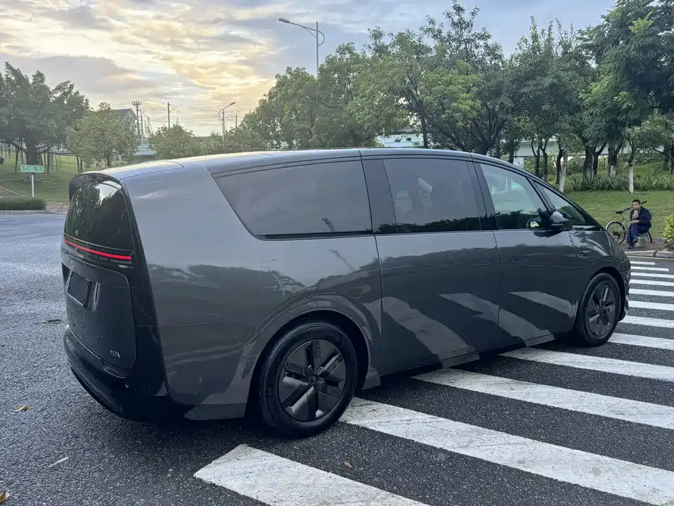 Li Auto Ideal MEGA