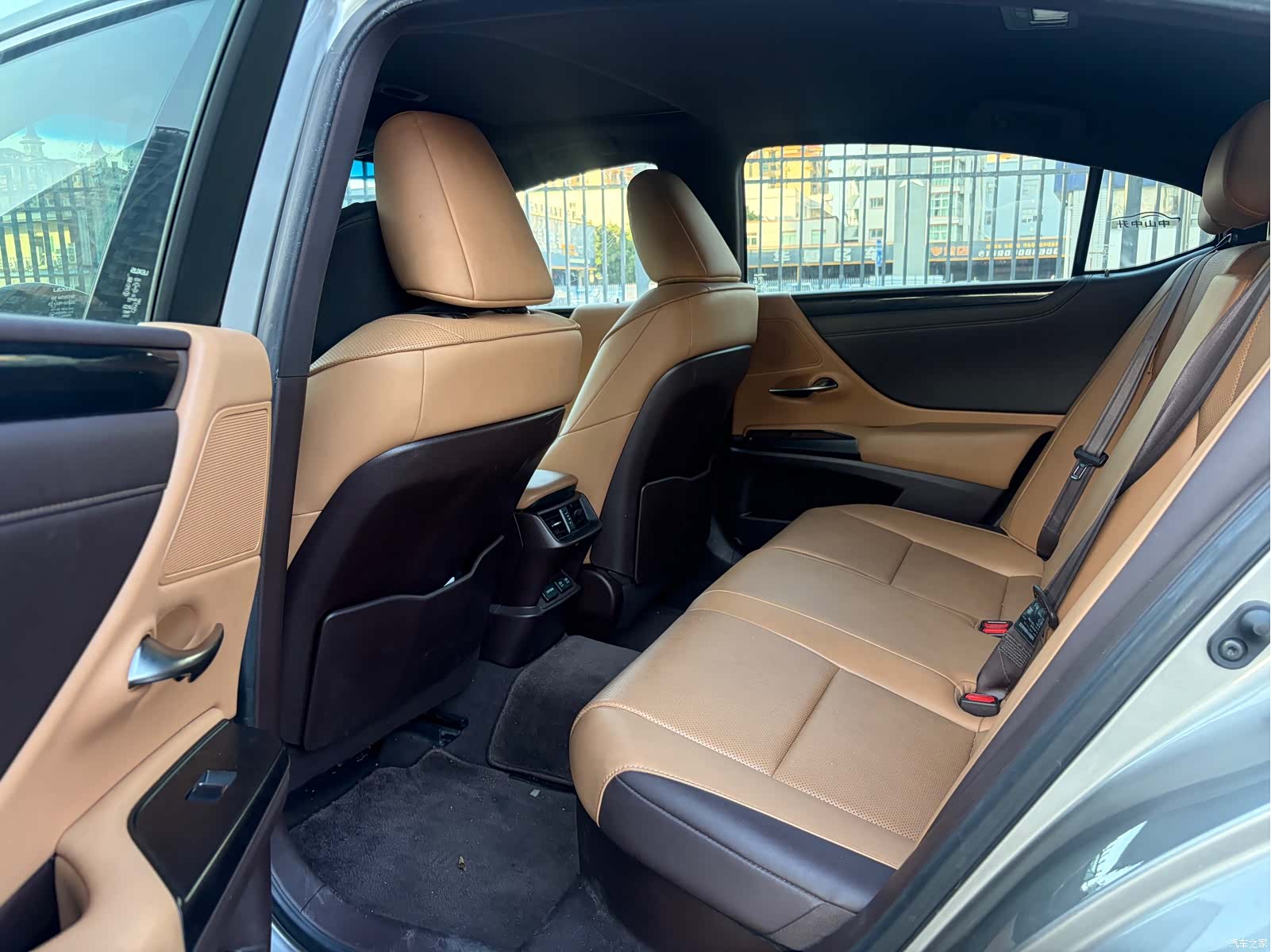 Lexus ES, 2021 все фото