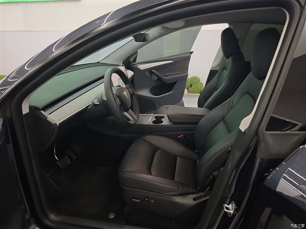 Tesla Model Y, 2024 6