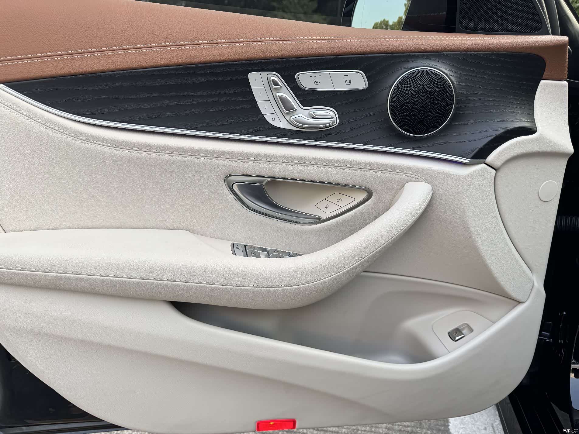 Mercedes-Benz E-Class, 2022 4
