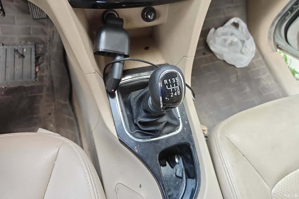 Wuling 730, 2016 16