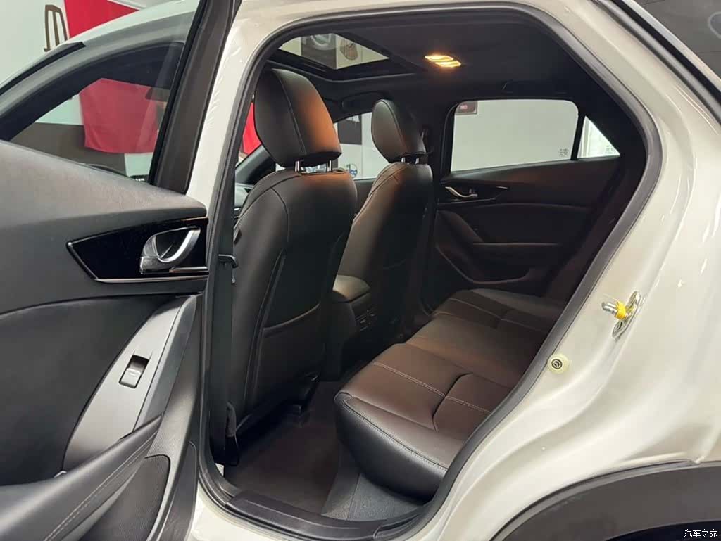 Mazda CX-4, 2023 8
