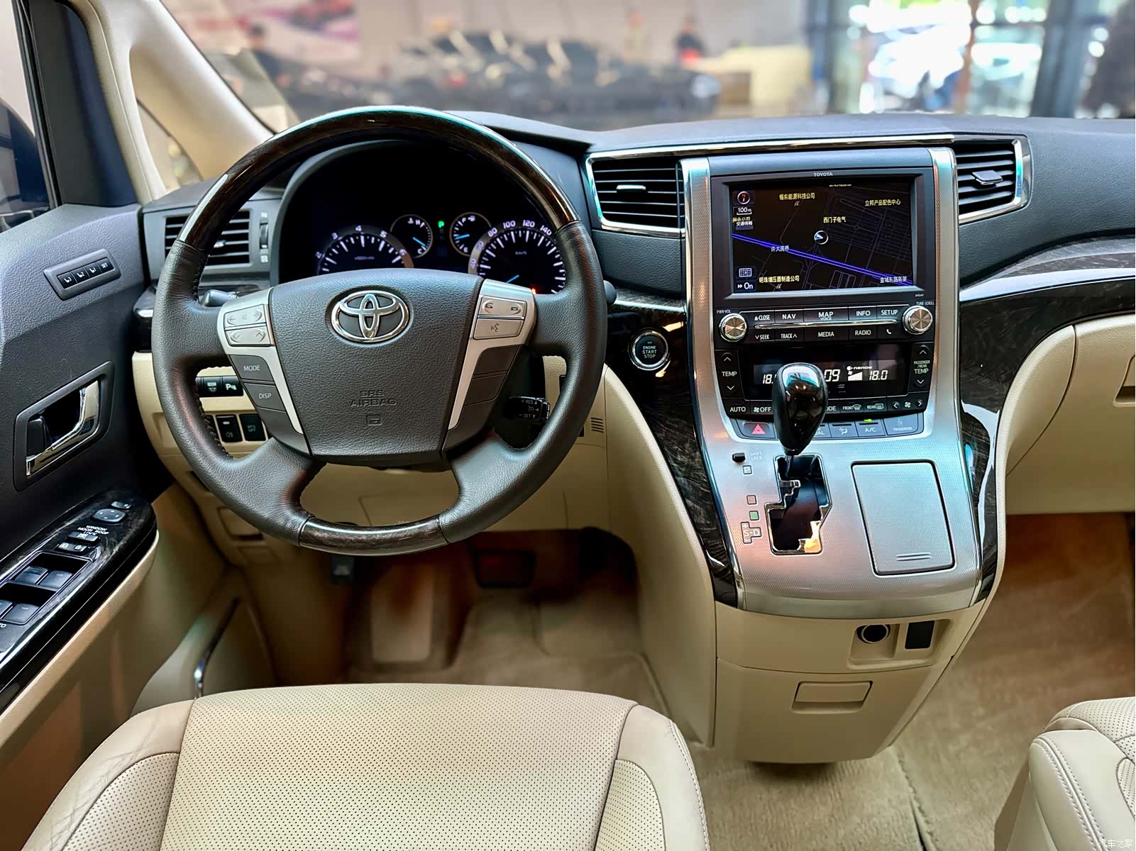 Toyota Alphard, 2015 все фото