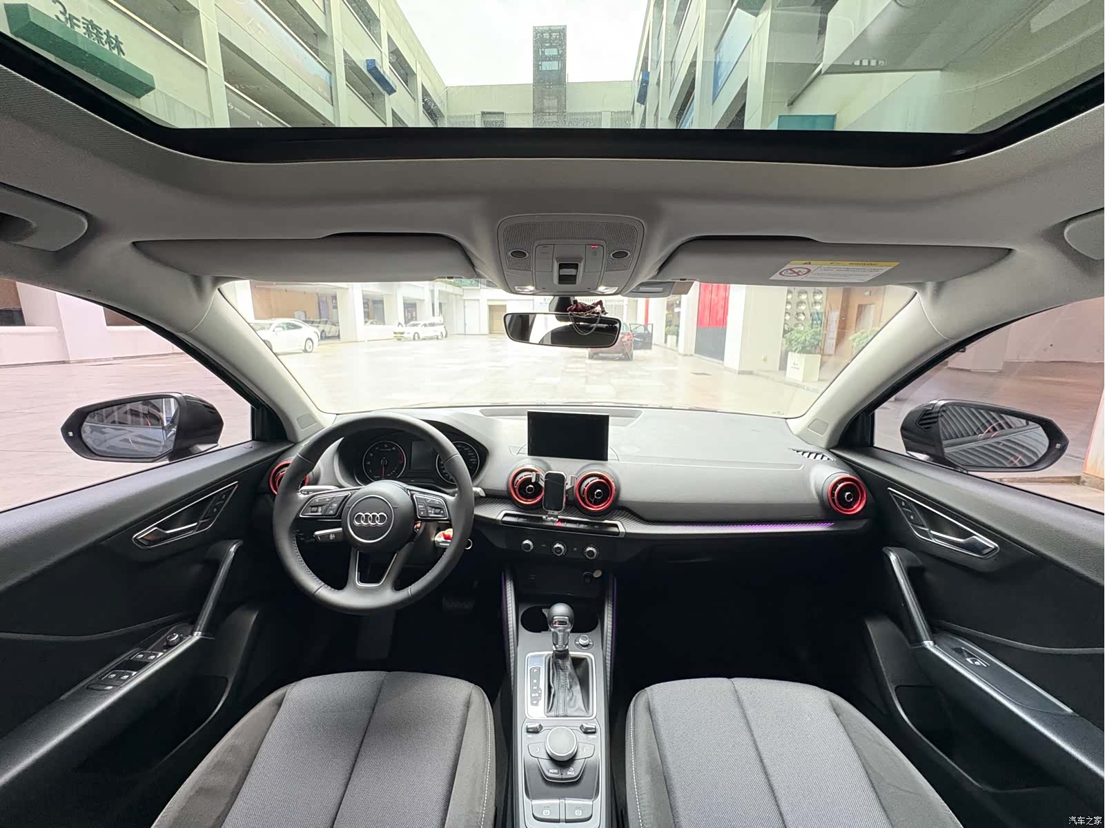 Audi Q2L, 2019 все фото